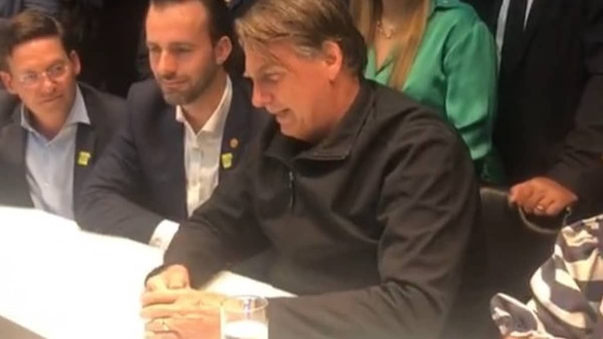 Bolsonaro reclama de retirada de carros blindados e cita preocupação com ações do PCC