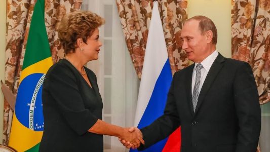 Ex-presidente Dilma Rousseff (PT), atual presidente do banco dos Brics, se encontrará com Vladimir Putin nesta quarta-feira (26)