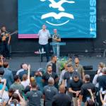 Em BH, Bolsonaro vai a culto em igreja do pai de Nikolas Ferreira