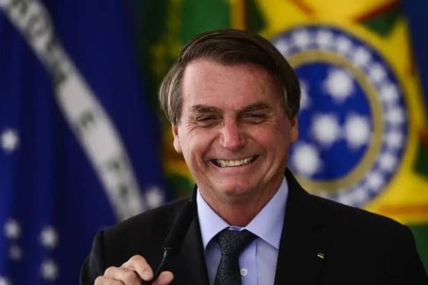 Parlamentares se reúnem em shopping de Brasília para assistir a documentário de Bolsonaro