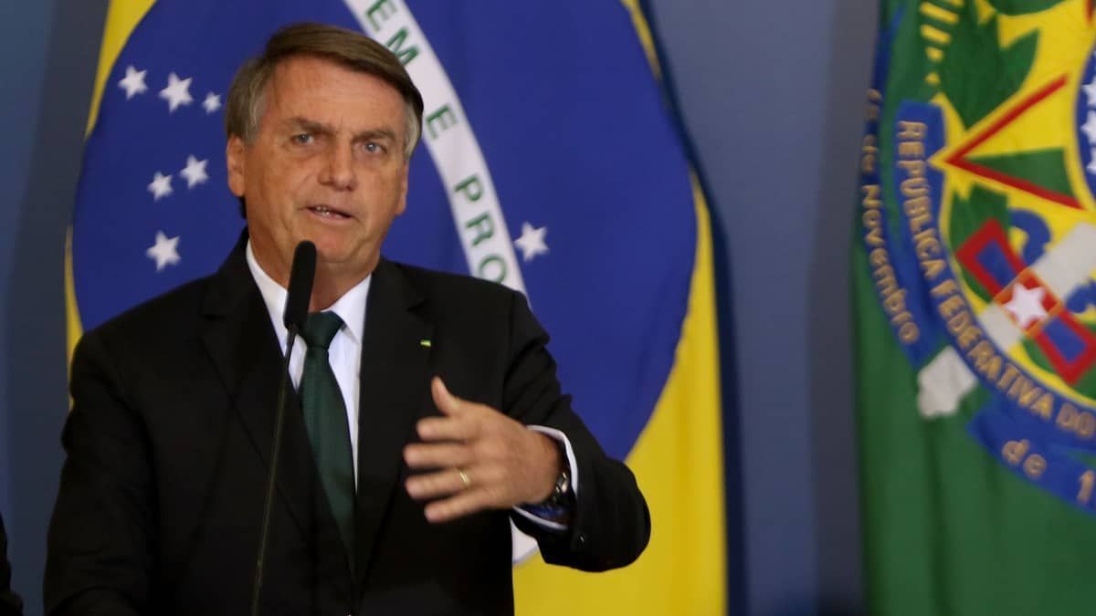 Bolsonaro cita casos de opositores na Venezuela e se diz alvo de 'caçada implacável' do Judiciário