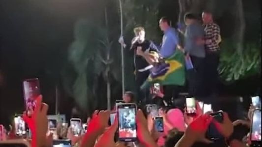 Ex-presidente Jair Bolsonaro adota tom de campanha em palanque em Goiânia