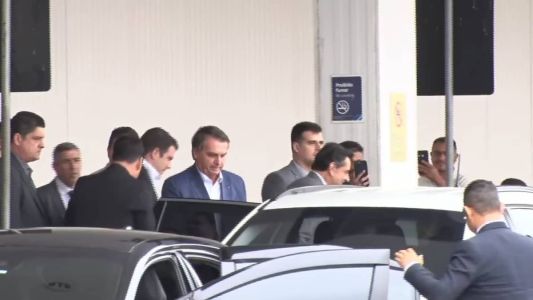 Ex-presidente Jair Bolsonaro desembarcou nesta segunda-feira (28) em Confins