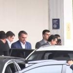 Bolsonaro é recebido por deputados e apoiadores ao desembarcar em Confins