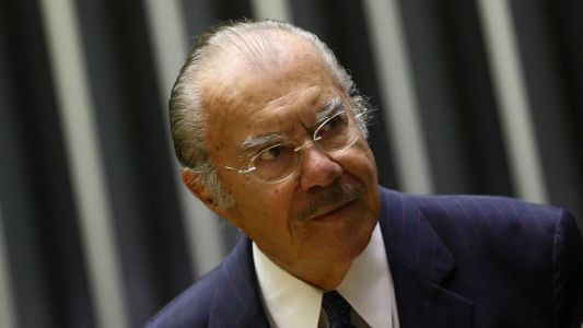 Ex-presidente José Sarney sofreu uma queda em sua casa neste domingo (16) e foi levado para o hospital