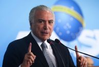 Temer chama desfile em homenagem a Lula de 'bajulação na Sapucaí'