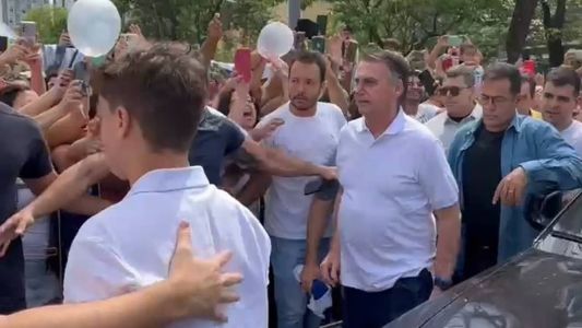 Ex-presidente participa de ato na Praça da Liberdade