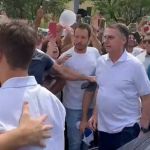Bolsonaro chega em manifestação contra aborto na Praça da Liberdade