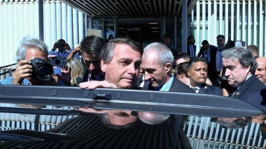Ex-presidente visitou o gabinete do filho, Flávio Bolsonaro (PL-RJ)