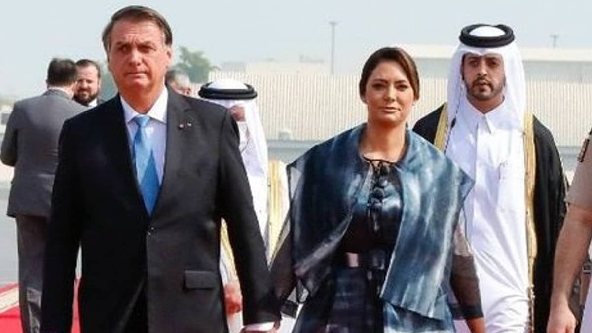 Michelle Bolsonaro contrata advogado de Carla Zambelli para defendê-la no caso das joias