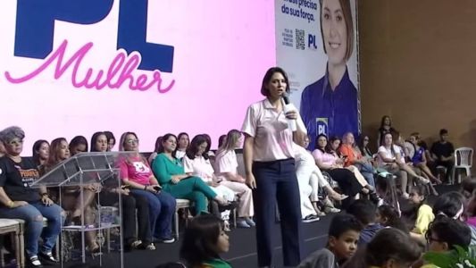 Ex-primeira-dama Michelle Bolsonaro fez críticas ao governo Lula e afirmou que Janja 'só sabe turistar'