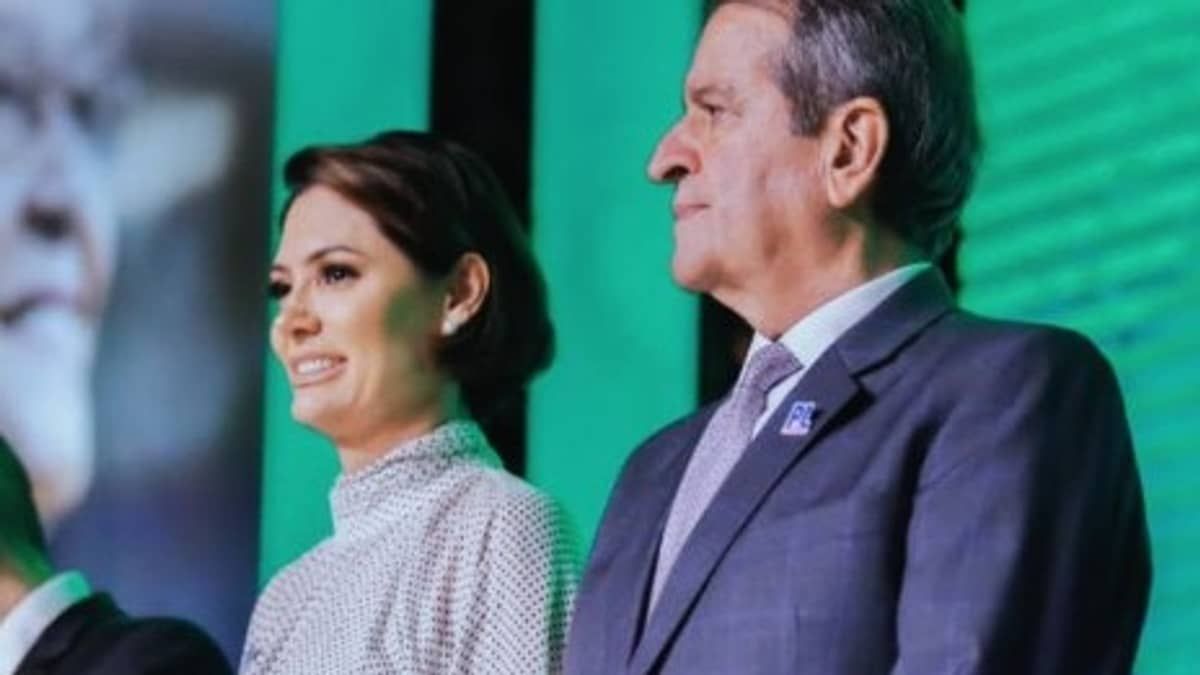 Michelle Bolsonaro toma posse como presidente de PL Mulher e ironiza caso das joias 