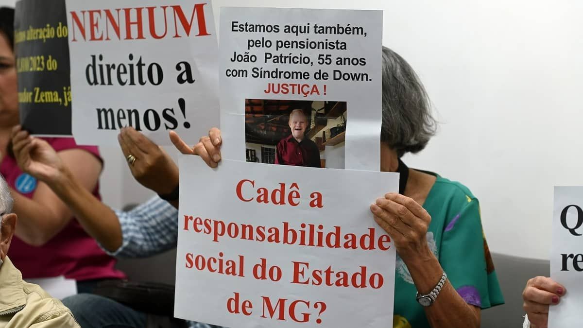 Há 3 meses sem receber, aposentados da MinasCaixa se endividam e perdem plano de saúde