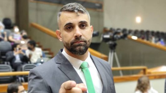 Ex-vereador que propôs Dia do Patriota em 8 de janeiro entra na mira da CPMI.
