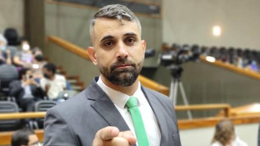 Ex-vereador que propôs Dia do Patriota em 8 de janeiro entra na mira da CPMI.