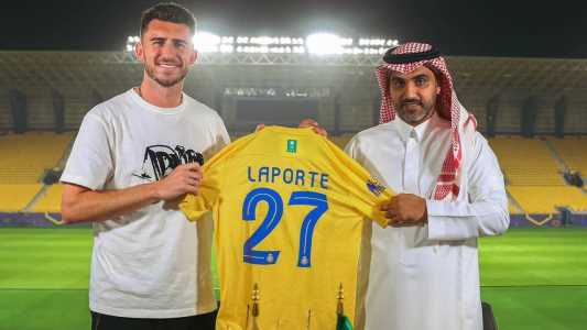Ex-zagueiro do City assinou com o Al-Nassr, de Cristiano Ronaldo