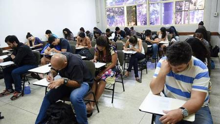Exame tem objetivo de possibilitar a retomada da trajetória escolar por jovens e adultos