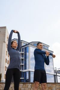 Exercícios de 5 minutos por dia trazem benefícios à saúde de sedentários, diz estudo
