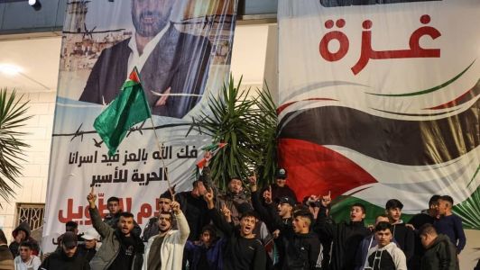 Exército israelense indica que reféns libertados pelo Hamas chegaram a Israel