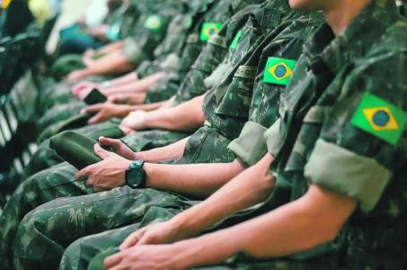 Suspeito usou farda no casamento, mostrou documentos falsos e afirmava ter sido selecionado pela Interpol