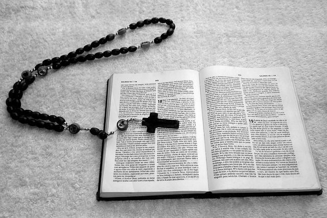 Itália: homem morre asfixiado durante ritual de exorcismo