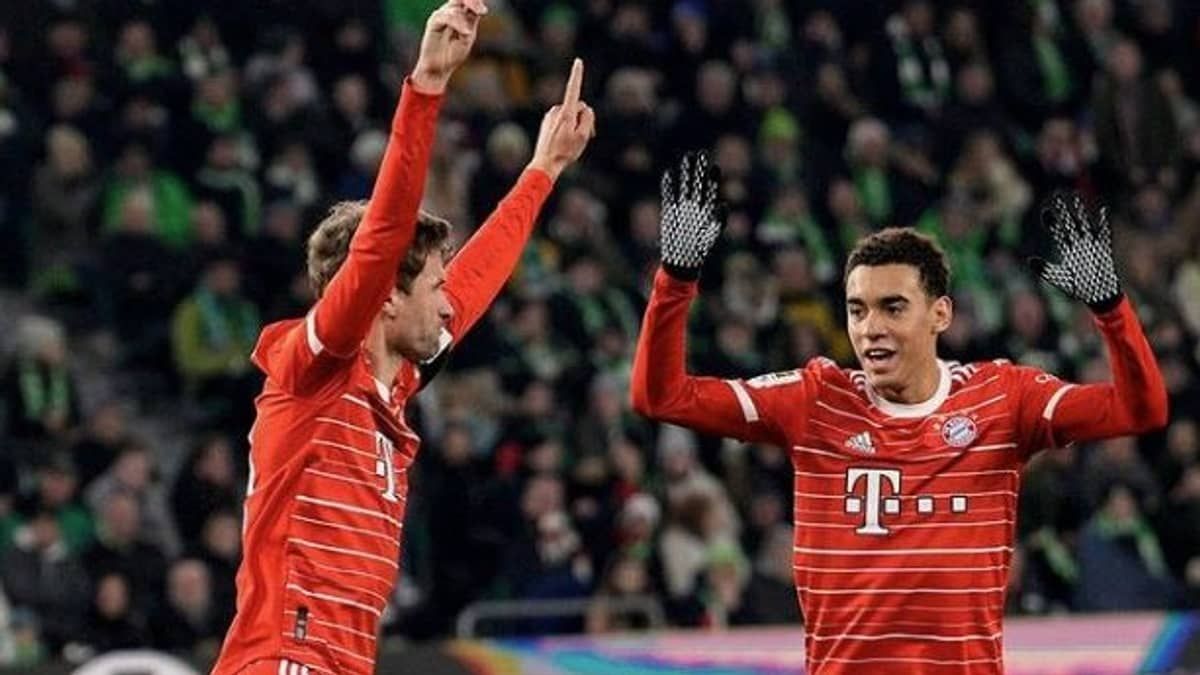 Bayern faz 3 gols em vinte minutos, bate Wolfsburg, e reassume a ponta do Alemão