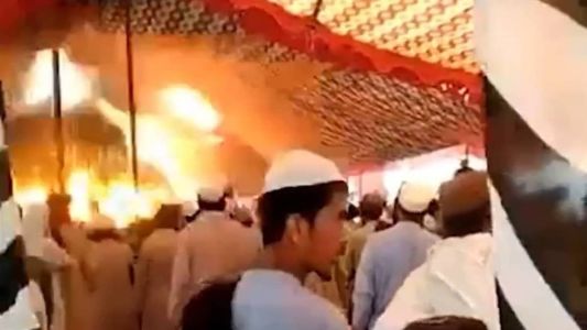 Explosão em comício no Paquistão deixa dezenas de mortos e feridos