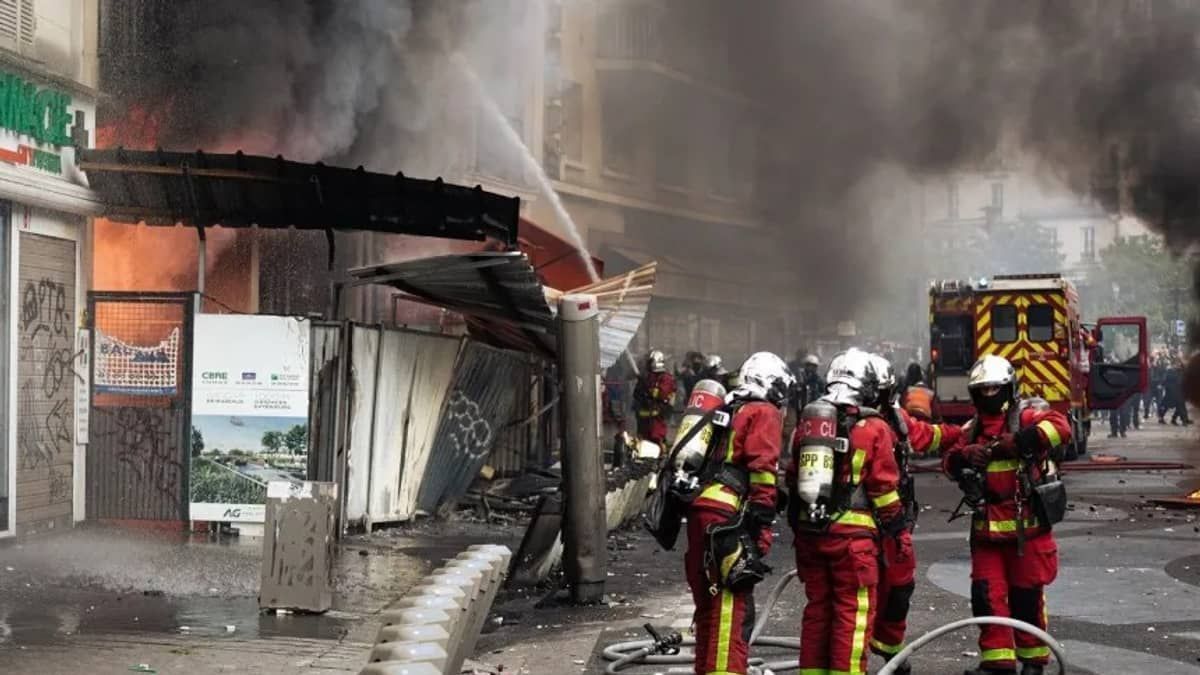 Explosão de gás causa incêndio em edifício de Paris