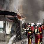 Explosão de gás causa incêndio em edifício de Paris