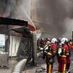 Explosão de gás causa incêndio em edifício de Paris