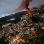 EUA atacam a Venezuela, e moradores relatam pânico durante explosões: 'Achamos que eram fogos'