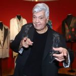 Sidney Magal inaugura exposição no aniversário após se recuperar de AVC