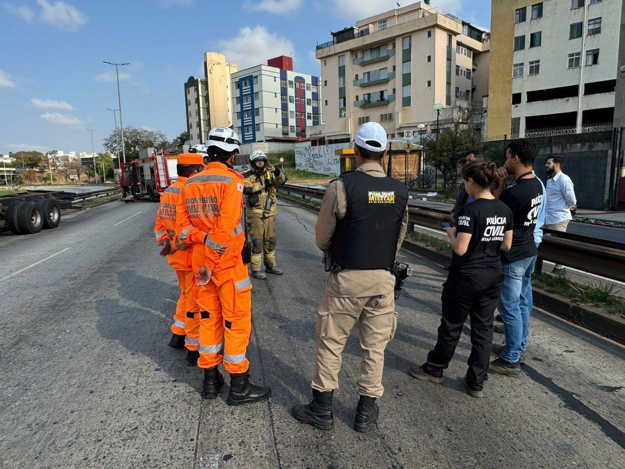 Acidente com caminhão-tanque: sentido Centro da Via Expressa é liberado