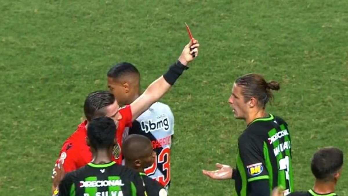 América x Vasco: CBF divulga áudio do VAR na expulsão de Iago Maidana