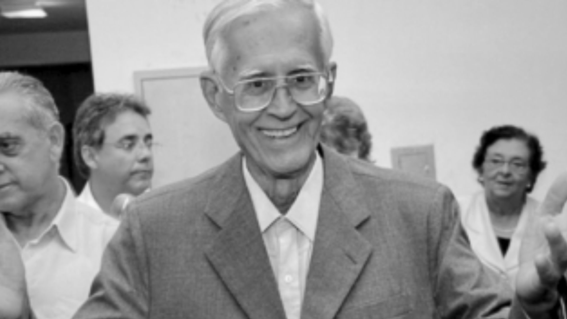 Morre padre Osvaldo Gonçalves, aos 93 anos, em Belo Horizonte