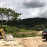 Polícia Federal interdita extração ilegal de areia no Rio Carioca, em São Gonçalo do Bação