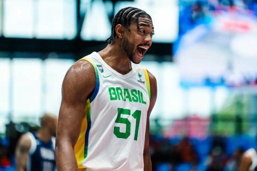 Brasil sobe no ranking e entra no top 10 da FIBA no basquete masculino