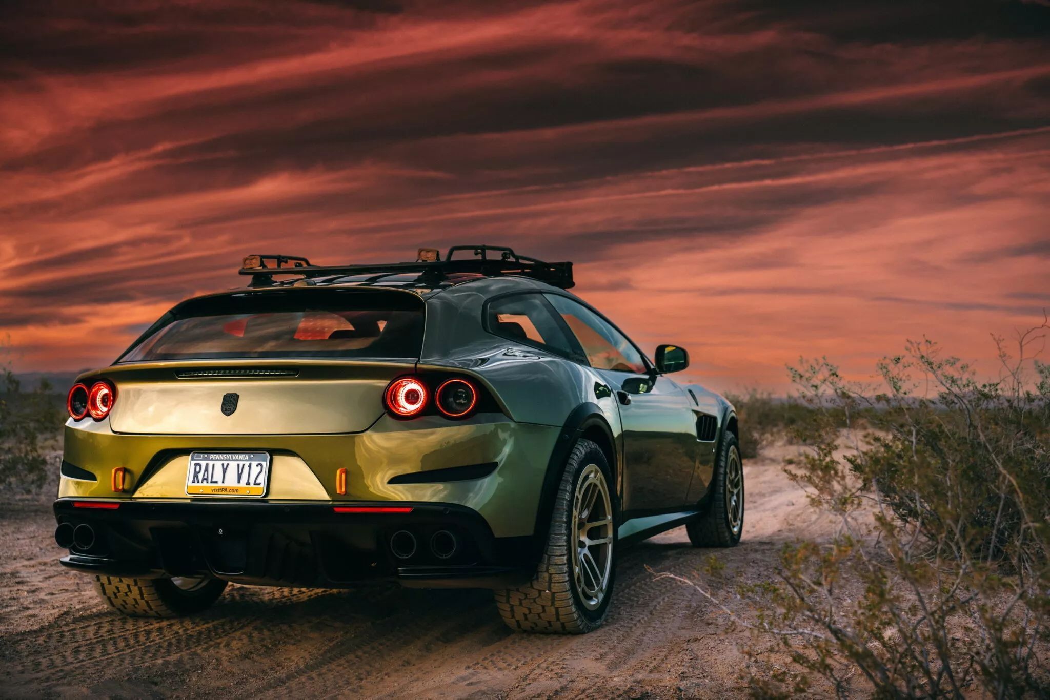 Ferrari combina motor V12 e suspensão elevada para fazer cosplay de SUV