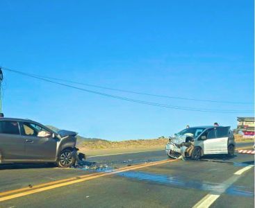 Quatro pessoas ficam feridas em batida entre dois carros na BR-381