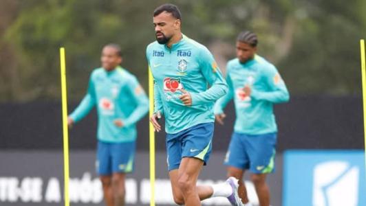 Fabrício Bruno durante treino pela Seleção Brasileira