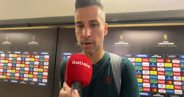 Decisivo nos pênaltis, Fábio reage à classificação do Fluminense na Libertadores