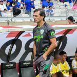 Bustos chega a 10 jogos no América sem repetir escalação e com números de Z4