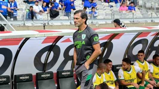 Fabián Bustos completou dez jogos com o América nesse domingo (1º), diante do Cruzeiro