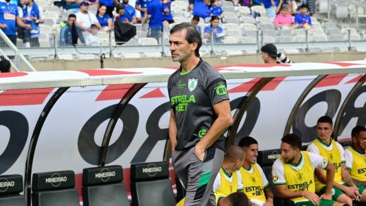 Fabián Bustos completou dez jogos com o América nesse domingo (1º), diante do Cruzeiro