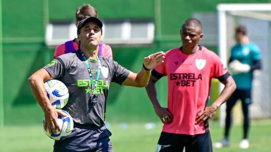 Fabián Bustos durante treinamento no CT Lanna Drumond
