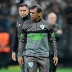 América: Bustos fica na bronca com arbitragem após empate com Corinthians