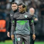 América: Bustos fica na bronca com arbitragem após empate com Corinthians