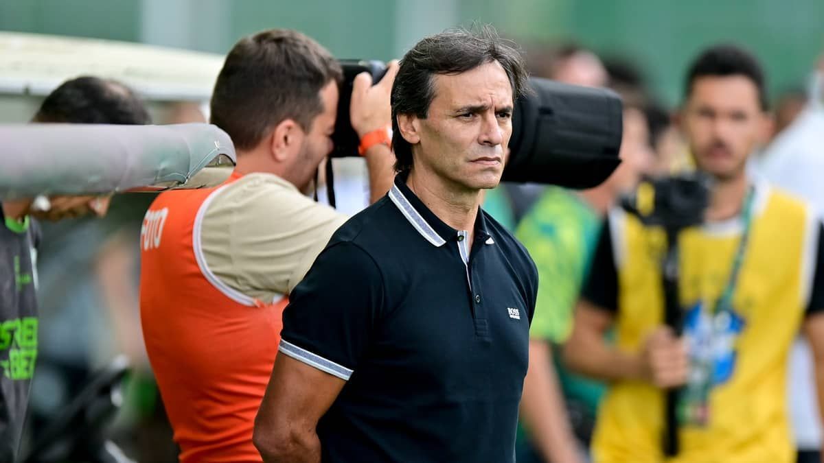 Estreante, Fabián Bustos aponta erro do América, mas vê injustiça em derrota 