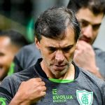 Bustos escala América com novidade para duelo com Cuiabá