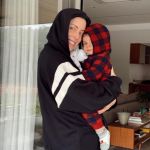Fabiana Justus usa peruca e filho tem reação inusitada; veja fotos